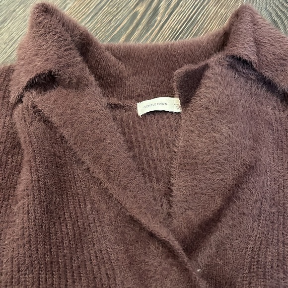 Gentle fawn fuzzy sweater - Picture 4 of 4